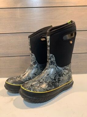 Bogs Kids Classic Micro Camo Boot Black Gray Size 3 Waterproof Casual Thermal